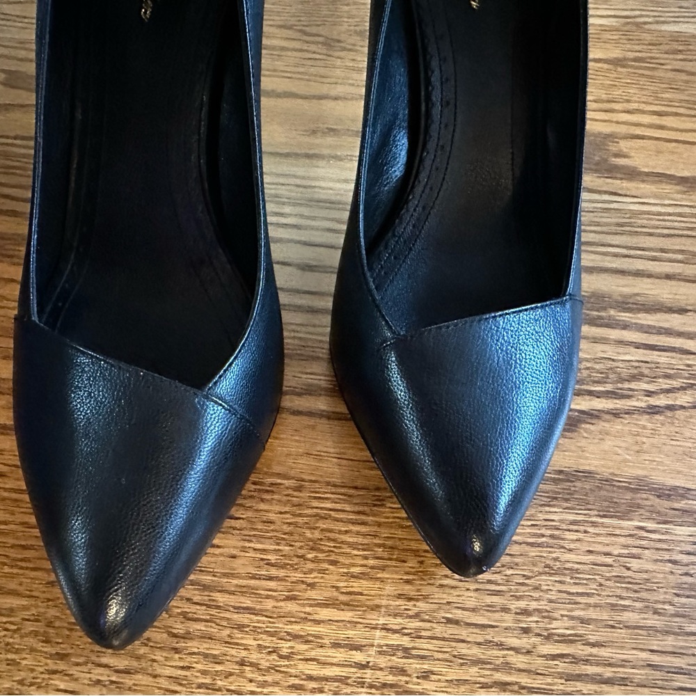 Brand new heels from Brooks Brothers. Size 9